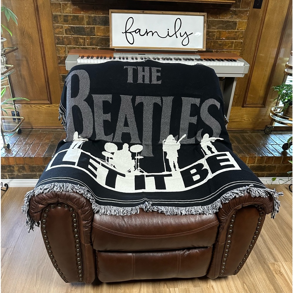 NWOT The Beatles Woven Tapestry Blanket